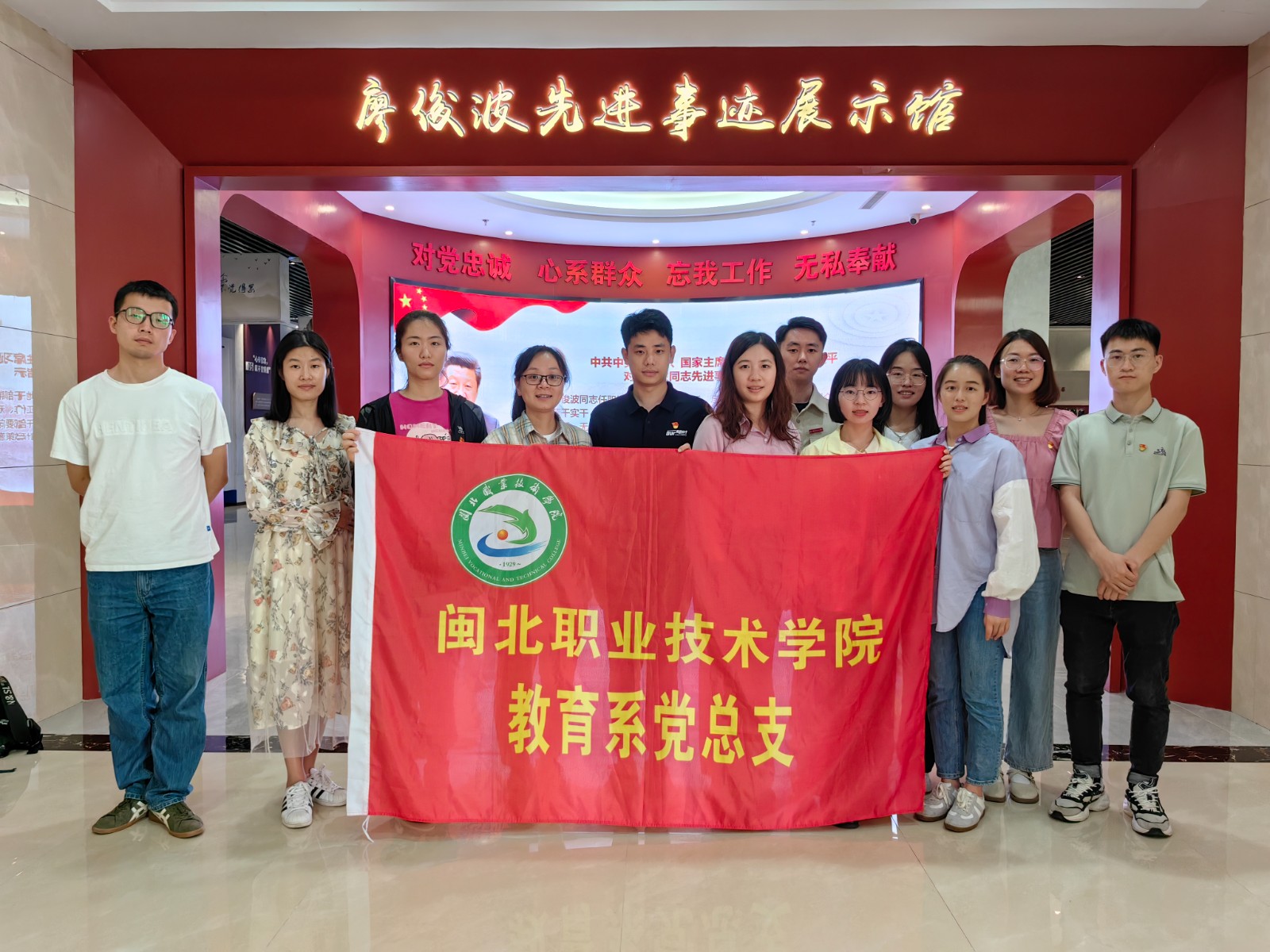 合影.jpg