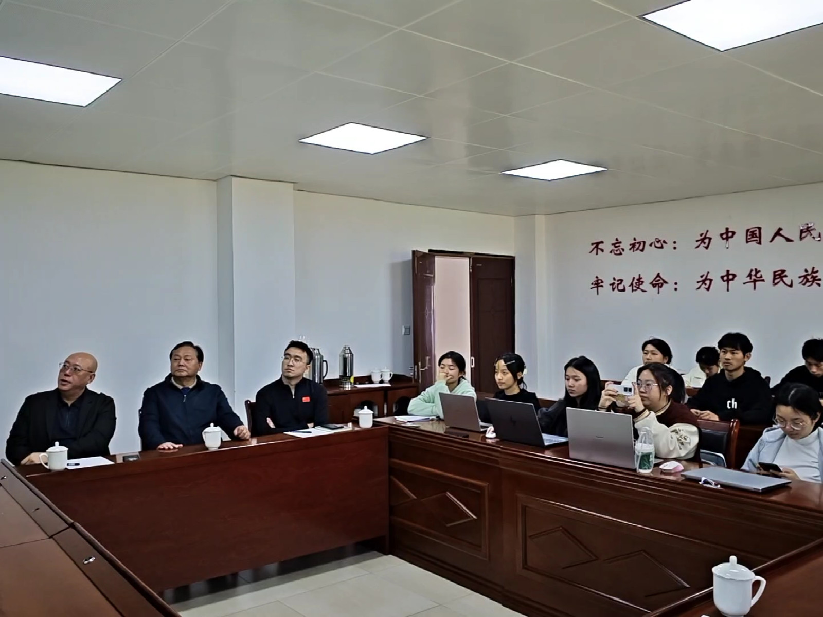 eea3c1b5f4b3a9befec28d0593780d0.jpg
