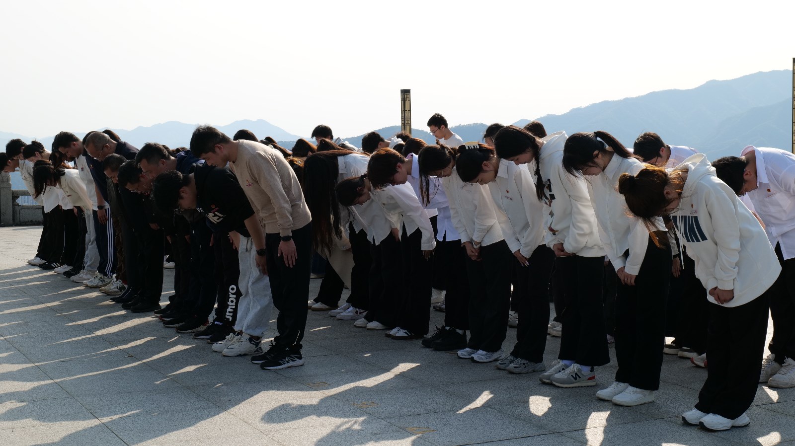 鞠躬.jpg